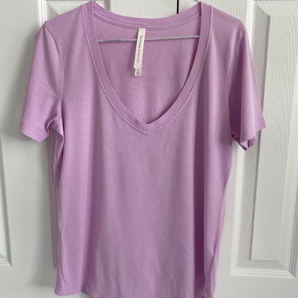 Aritzia T-Shirt - Picture 1 of 2